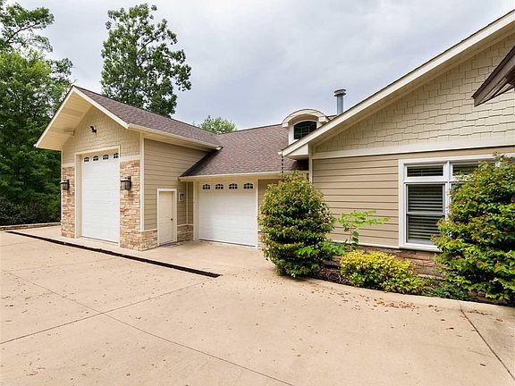 5th image of 83 Saginaw Cir