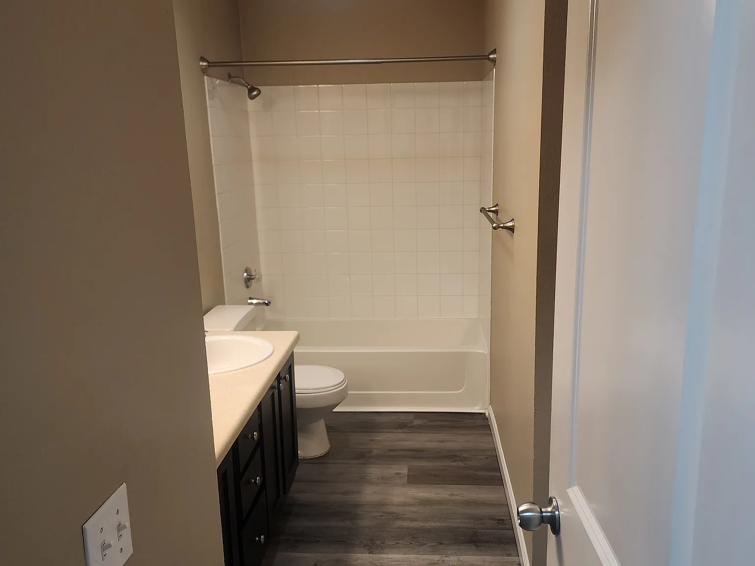 2 bed, 1056 sqft, $2,500 — Photo 4