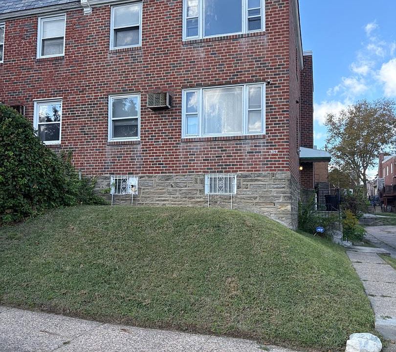 1st image of 907 E Phil Ellena St