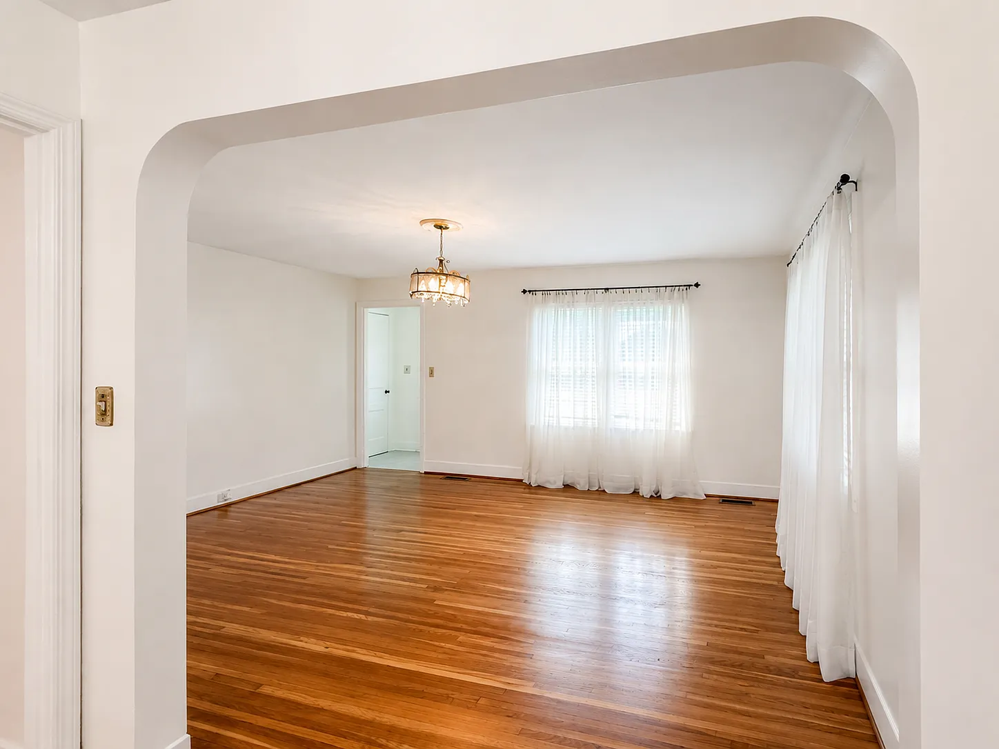 2 bed, 2068 sqft, $2,099 — Photo 2