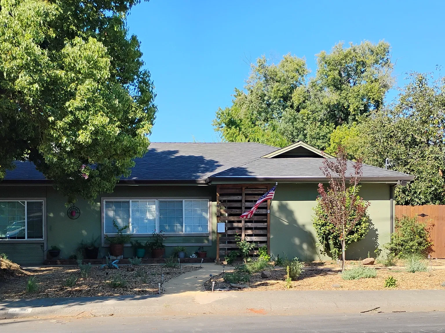 Neal Dow Ave, Chico — Photo 1