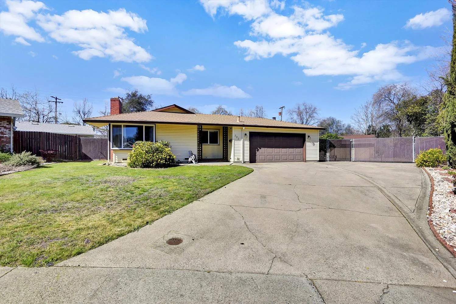 323 Garden Ct photo 1