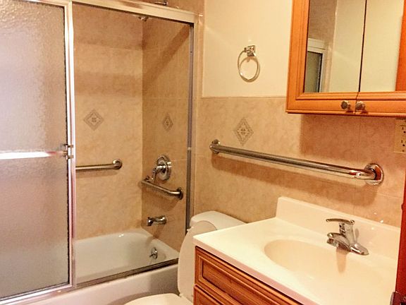 4th image of 62 Tompkins Ave #3R