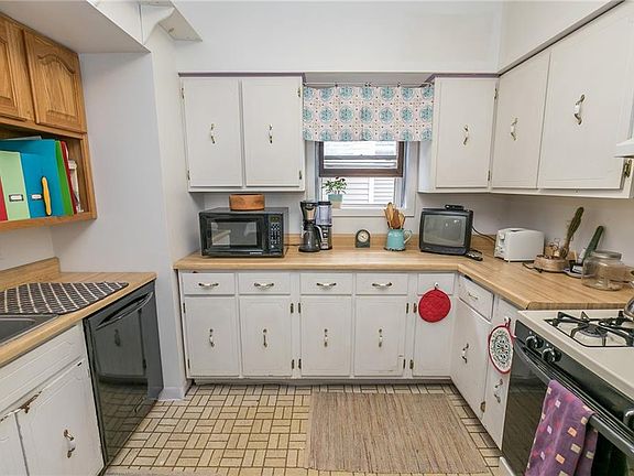5th image of 17608 Cannon Ave