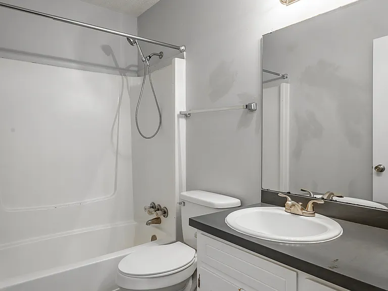 Saint Victors Lane Townhomes — Photo 15