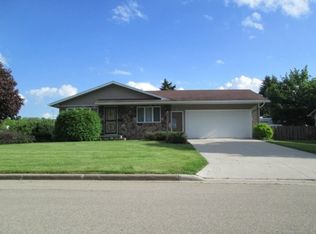 827 Robin Ln, Shawano, WI 54166