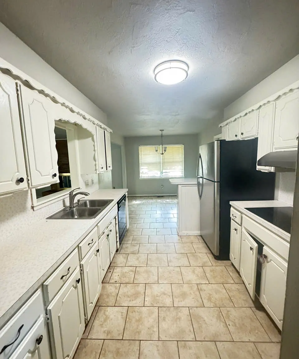 3 bed, 1395 sqft, $1,350 — Photo 4