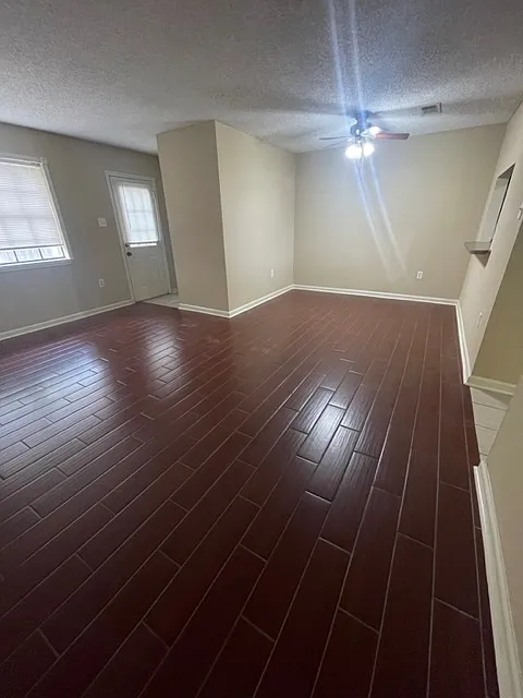 2 bed, 1.5 bath, 1100 sqft, $1,100 — Photo 3