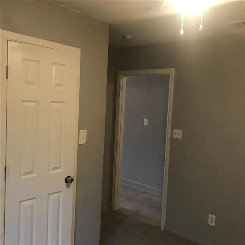 5 bed, 2.0 bath, 1234 sqft, $1,404 — Photo 3