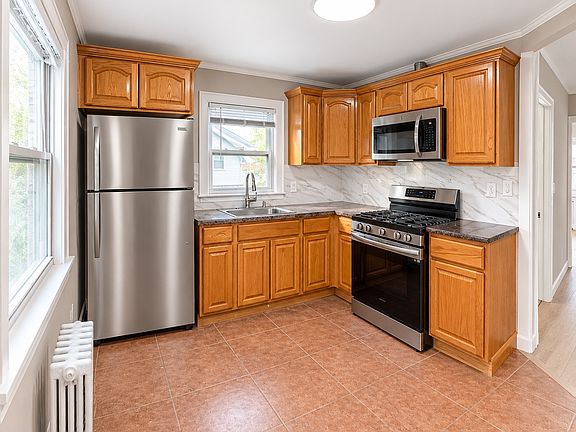 5th image of 14 Magnolia St Floor 2
