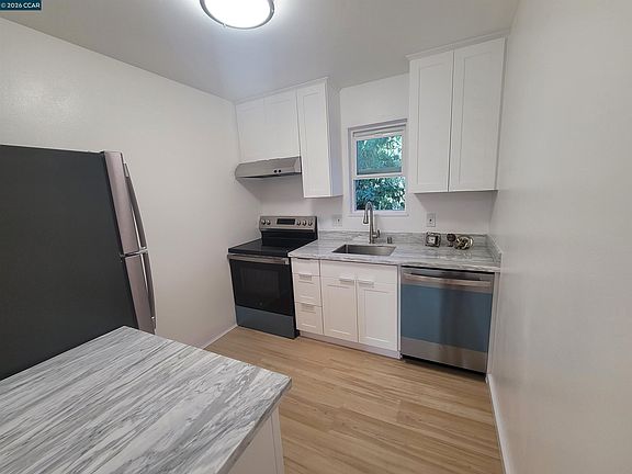 5th image of 375 Camelback Rd APT 23