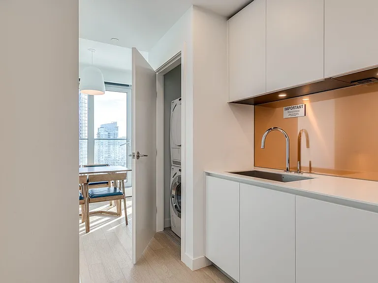 1480 Howe St #1802 — Photo 7