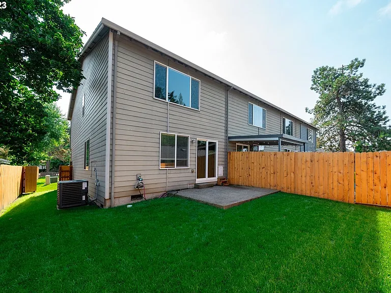 773 N Pine St — Photo 29