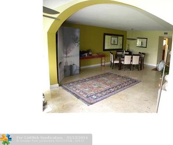 3980 Oaks Clubhouse Dr APT 205, Pompano Beach, FL, 33069