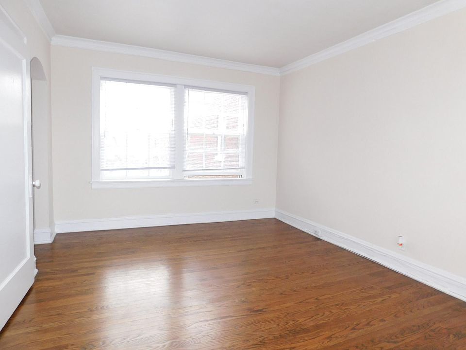 1st image of 1716A W Albion Ave #3