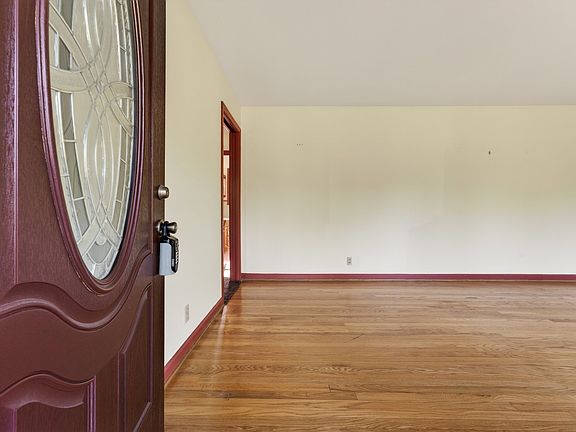 3rd image of 410 Sherwood Dr