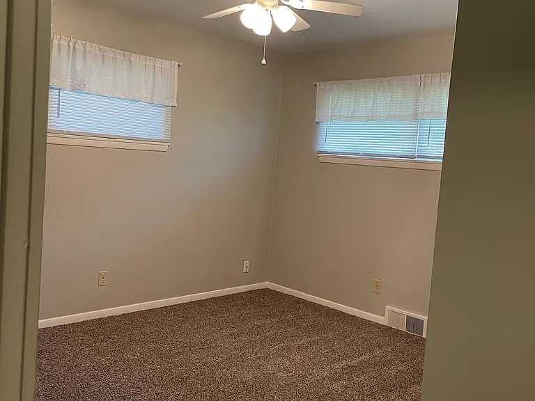 2912 N Avalon Pl — Photo 6