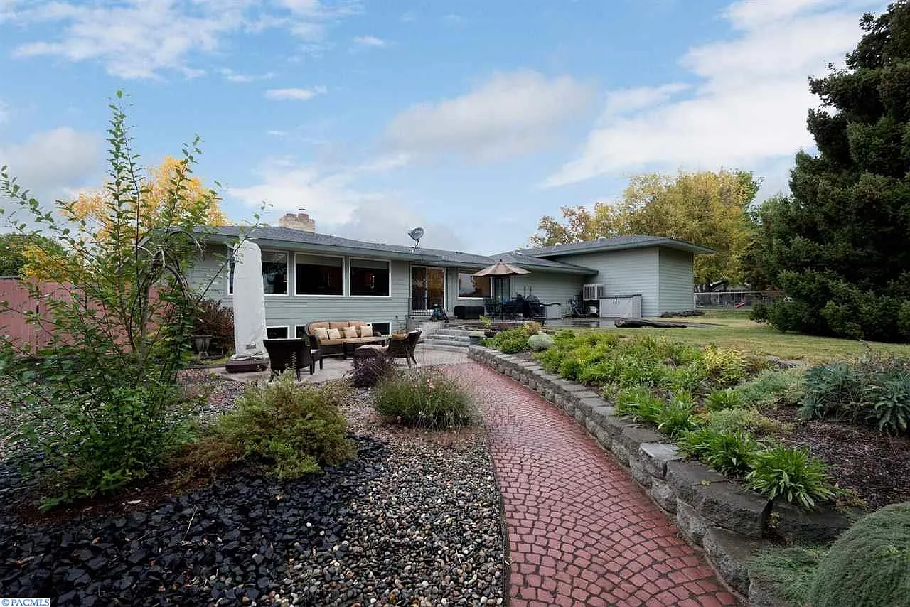 2228 Enterprise Dr photo 1