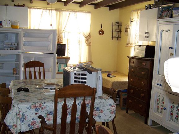 Spacious Dining Area