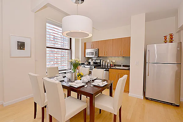 Sold by New York Residence | media 18