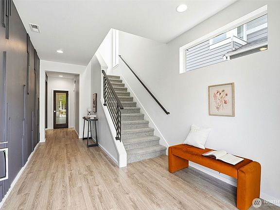 3rd image of 32970 Evergreen Avenue SE
