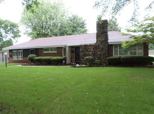4 Oaklawn Ct, Danville, IL 61832