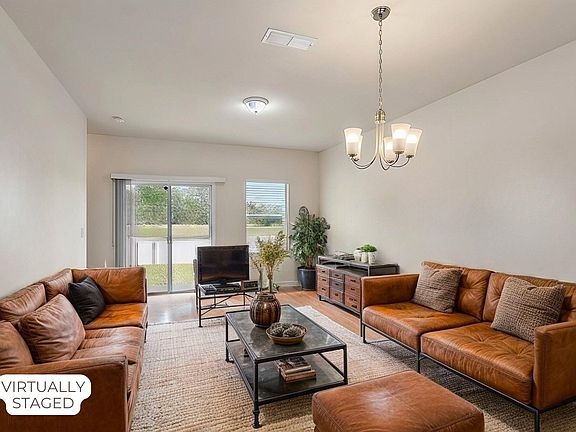 4th image of 837 Servia Dr