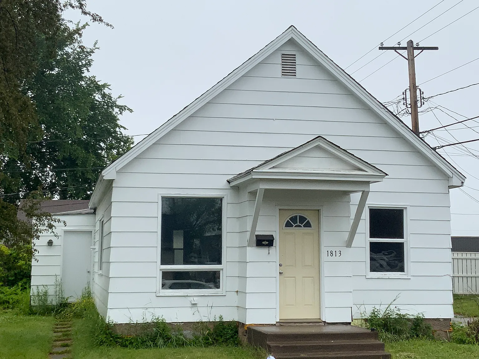 3 bed, 1.0 bath, 800 sqft, $1,200 — Photo 1