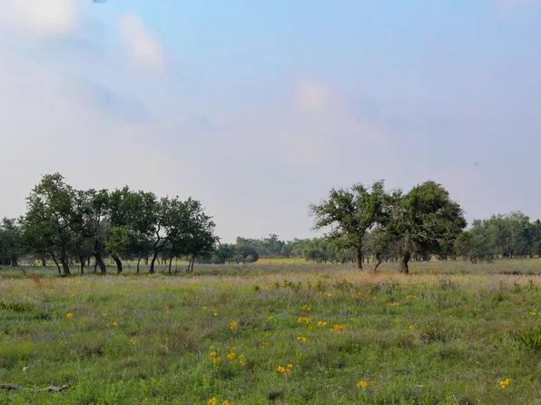 117 Apache Trce NW, Harper, TX 78631