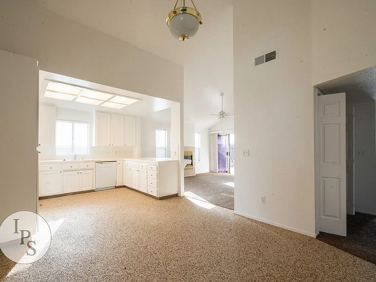 6691 N Constance Ave — Photo 1