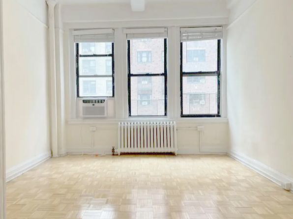 42 W 72nd St APT 4B