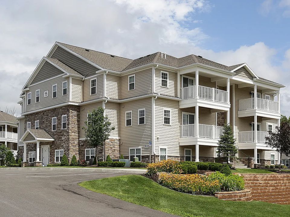 1st image of 18 Stoneledge Dr #103
