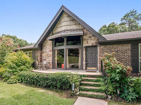 4th image of 909 Autumn Chase Dr