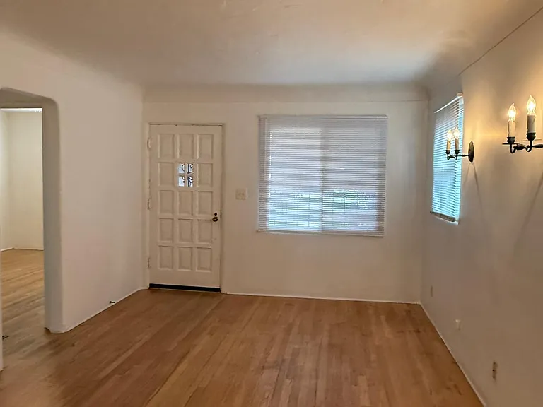 303 Girard Blvd SE #B — Photo 10