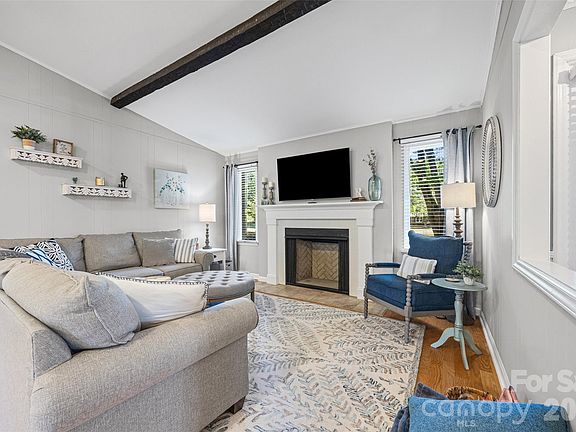 5th image of 1647 Nottingham Ct