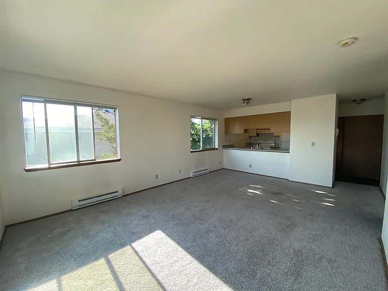 812 NE 42nd St — Photo 32