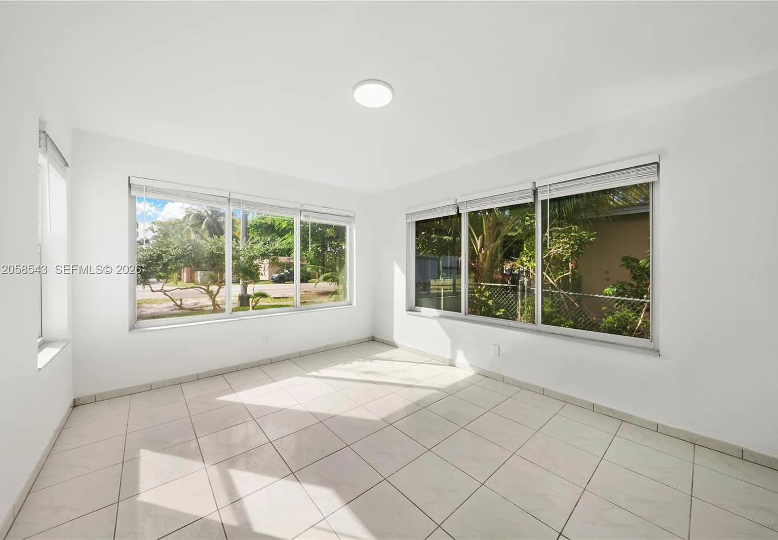 3 bed, 2.0 bath, 1076 sqft, $3,495 — Photo 4