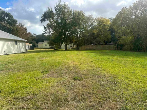 2611 Avenue A, Nederland, TX 77627