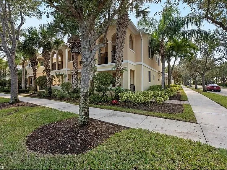 15561 Latitude Dr — Photo 1