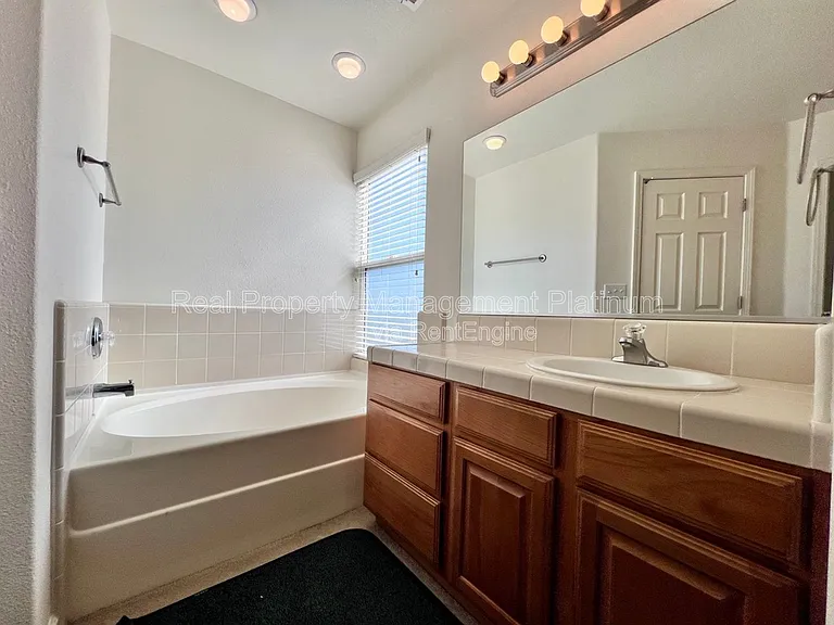 5460 W Ashcroft Ave — Photo 5