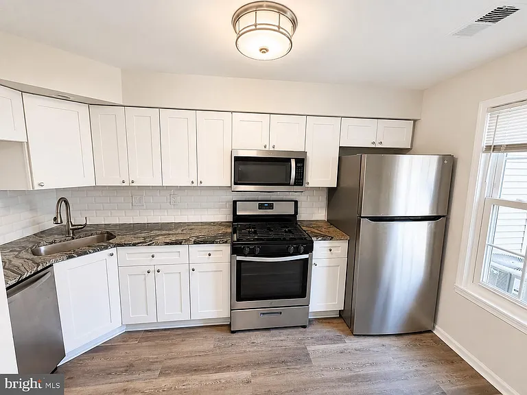 14350 Gringsby Ct — Photo 7