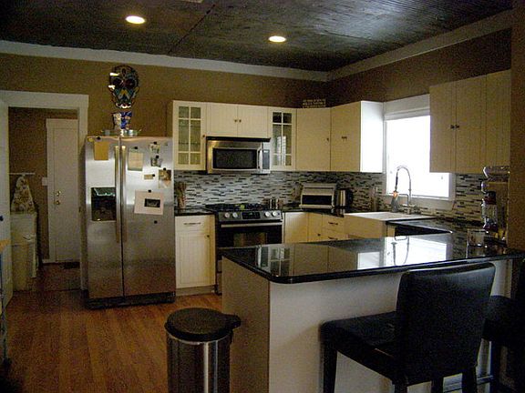 5th image of 605 E 4th St