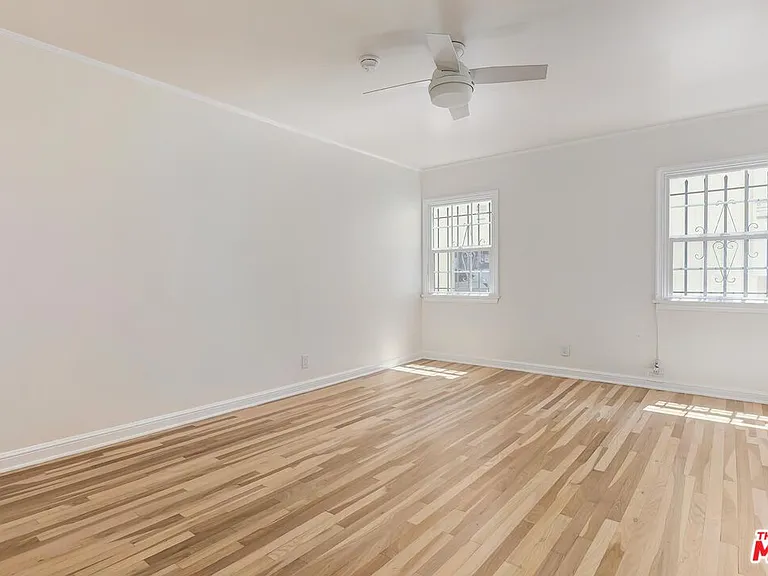 405 1/2 Shirley Pl — Photo 9