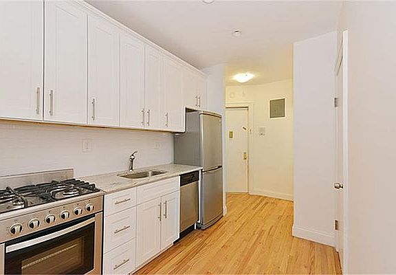 3rd image of 193 Bleecker St APT 5