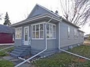 203 1st St SW, Hillsboro, ND 58045
