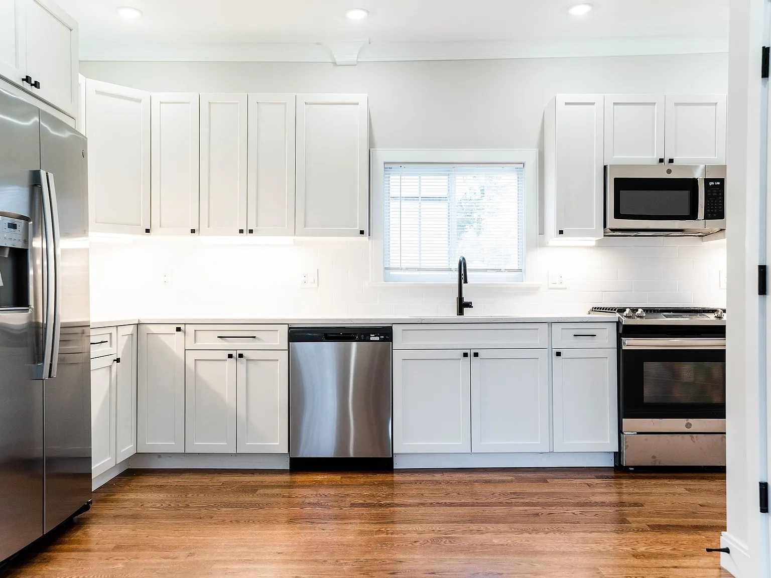 5 bed, 1600 sqft, $5,350 — Photo 1
