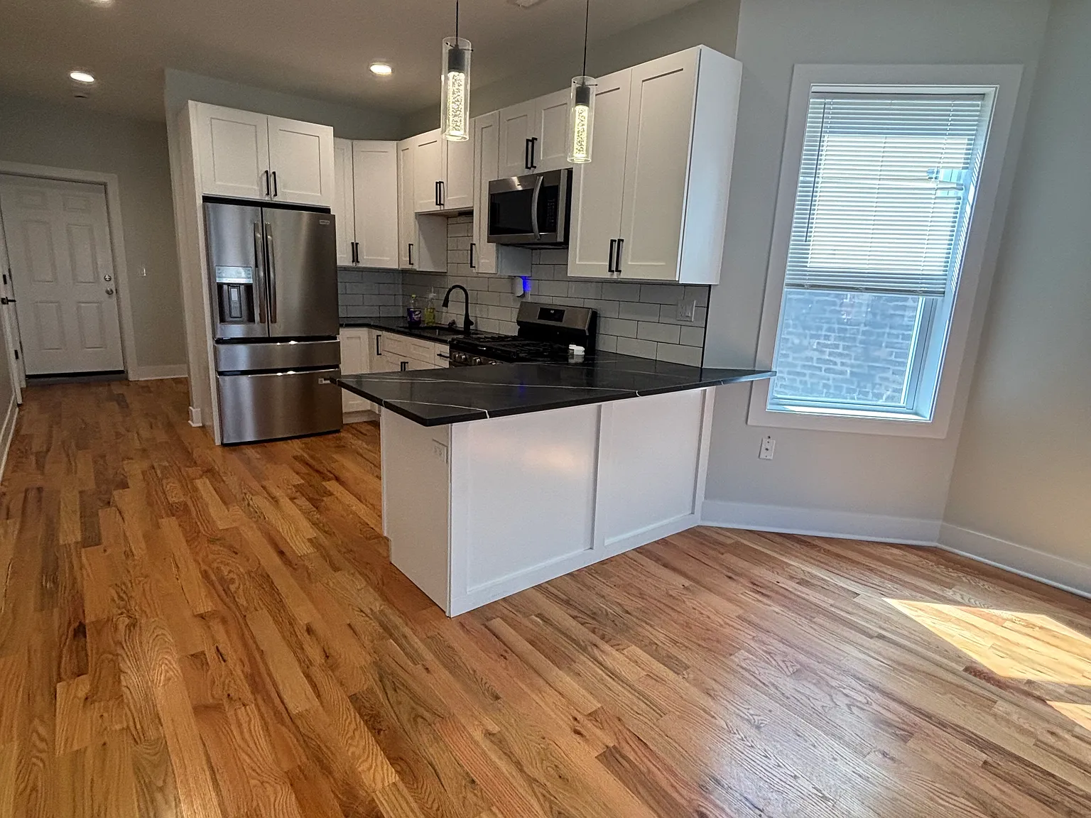923 N Drake Ave — Photo 3