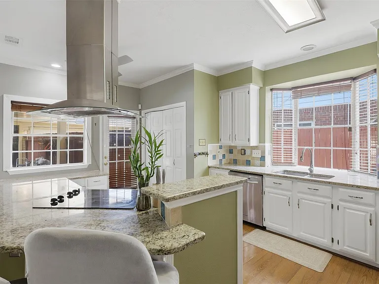 2114 Gentryside Dr — Photo 15