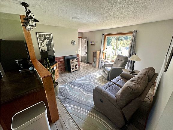 3rd image of 420 Lake Road