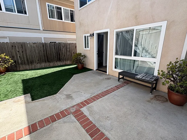 223 14th St — Photo 29
